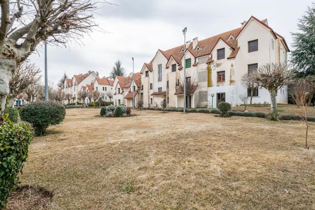 Apartment جميلة مع موقف سيارت مجانية في *